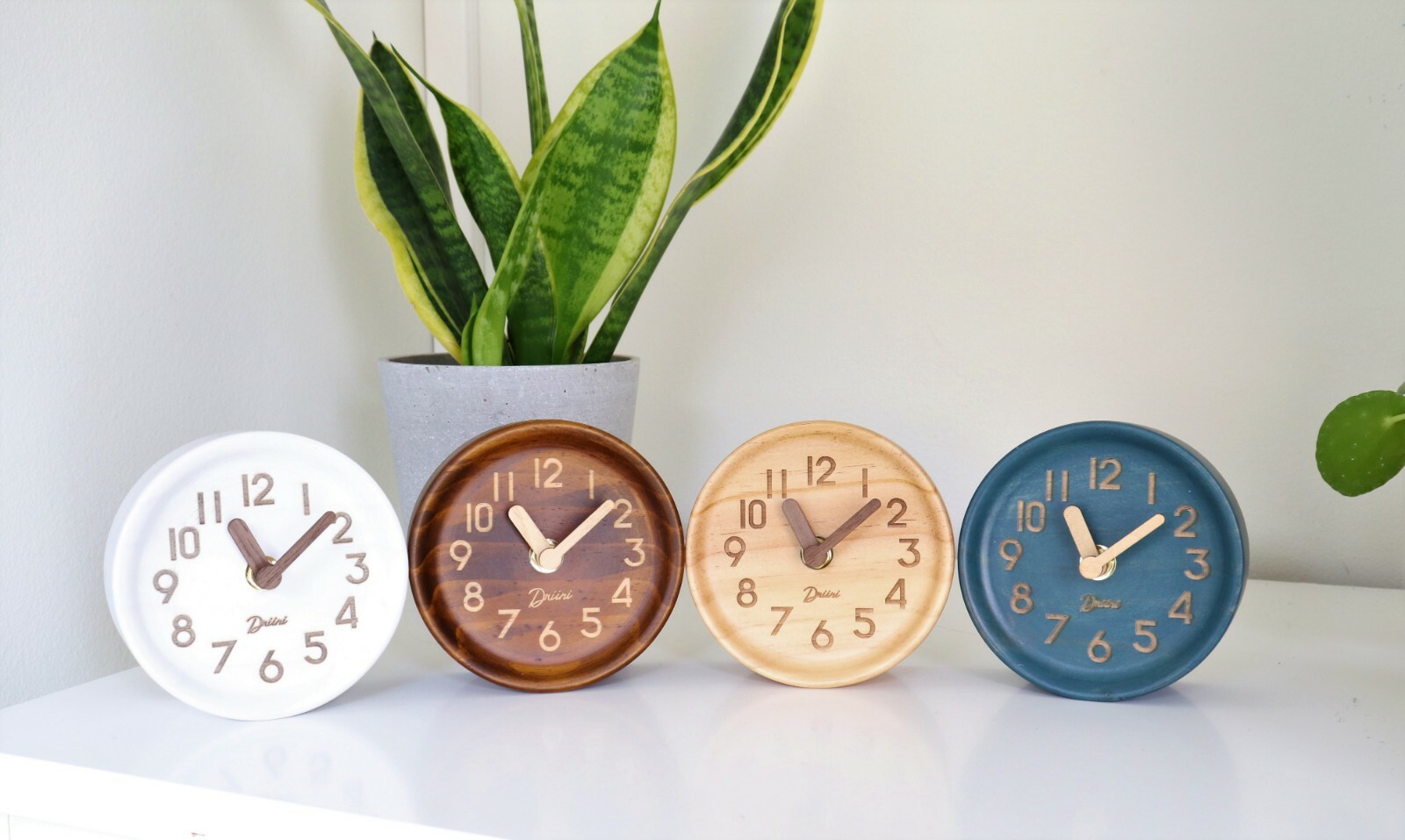 Driini Wooden Desk & Table Analog Clock Made of Genuine Pine (Battery Operated)