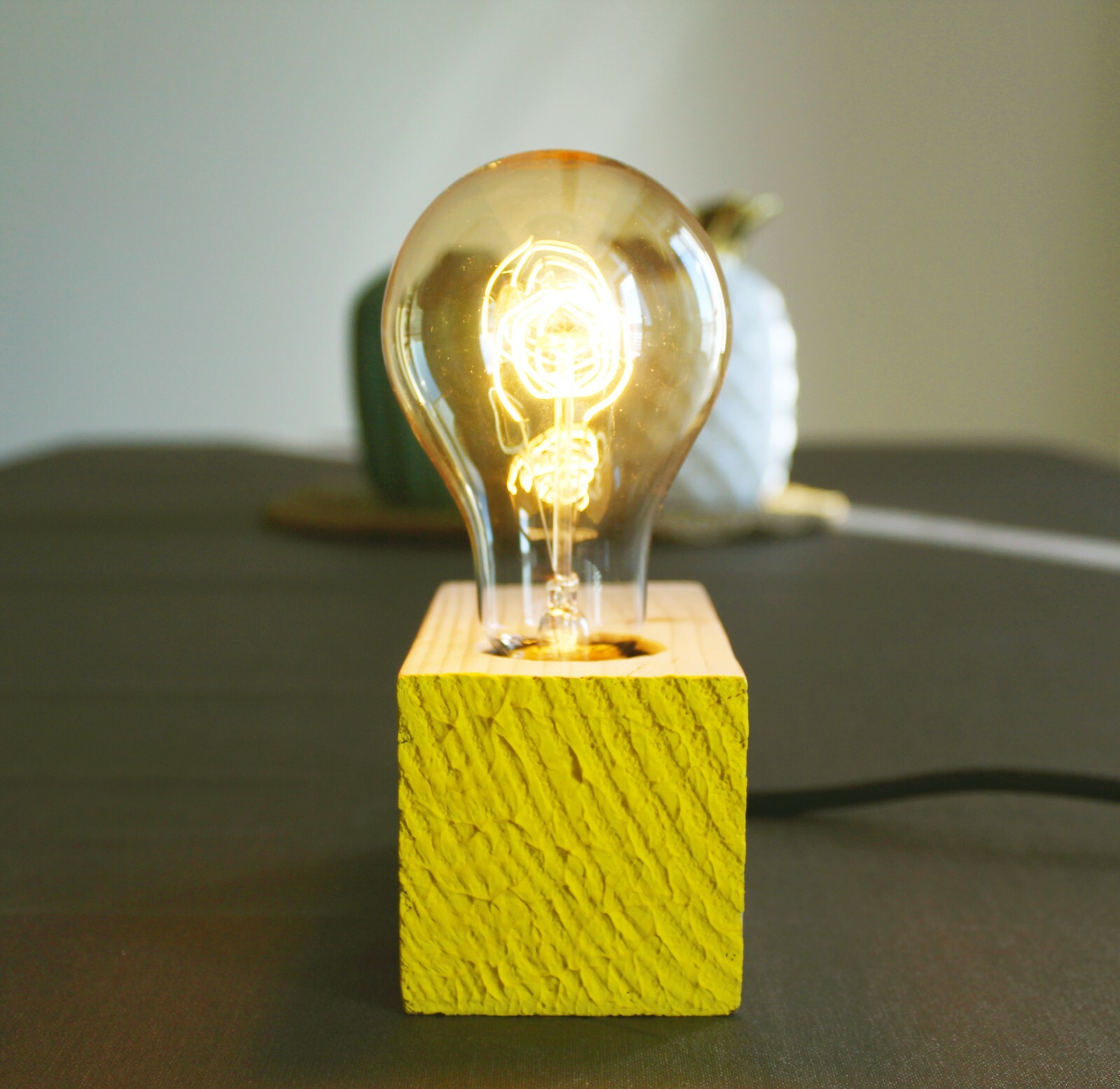 Lampada Industrial in Legno Edison Table Lamp Gialla - Design Vintage