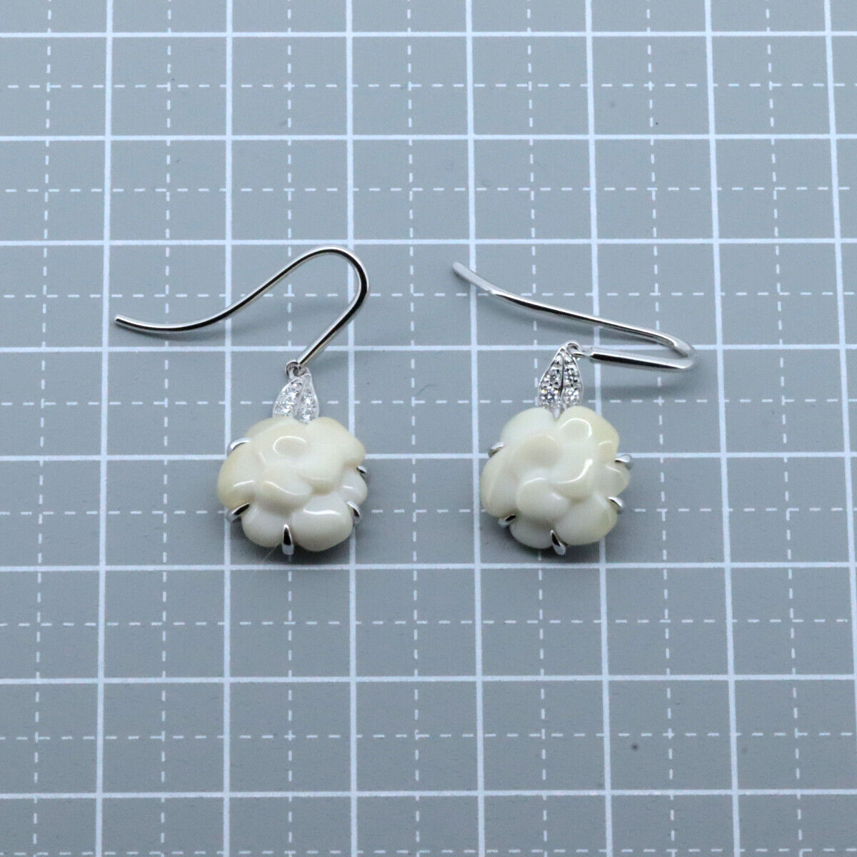 Chanel camellia chalcedony Natural diamond earrings 18k Chanel camellia chalcedony Natural diamond earrings 18k