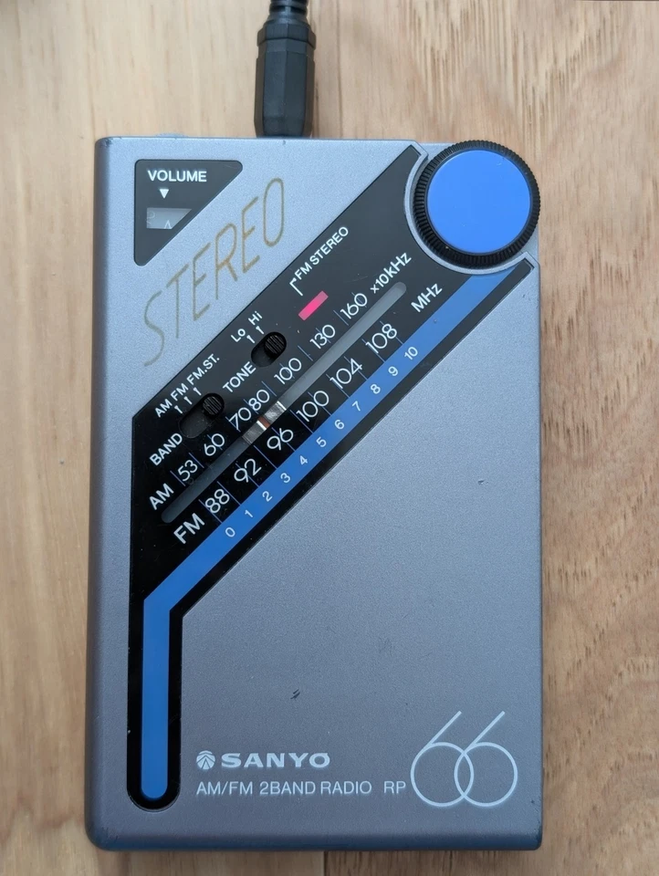 Radio portátil receptor de 2 bandas Sanyo RP-66 FM\AM - ¡Probado funcionando! Foto 2 de 4