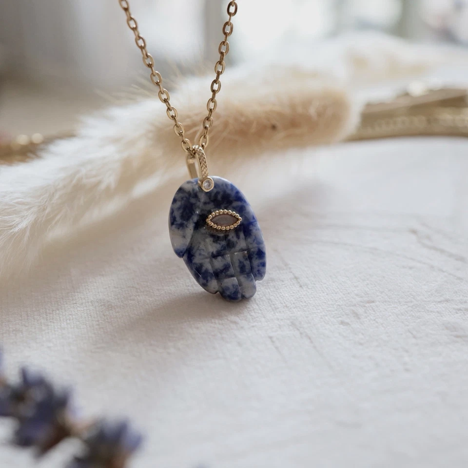 Collar Oro Hamsa Mal de Ojo, Colgante Piedra Sodalita Azul, Joyería Hecha a Mano Foto 4 de 4