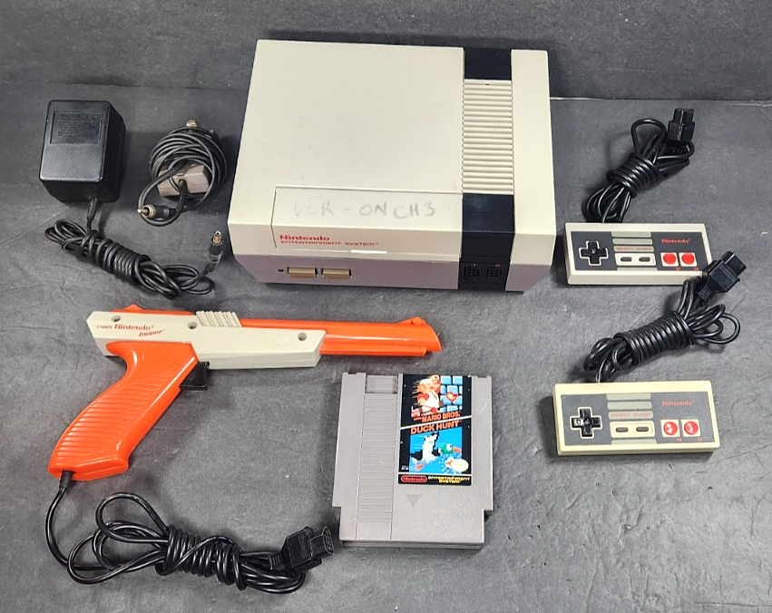 VINTAGE 1985 NINTENDO NES-001 CONTROL DECK BUNDLE MARIO GAME 2