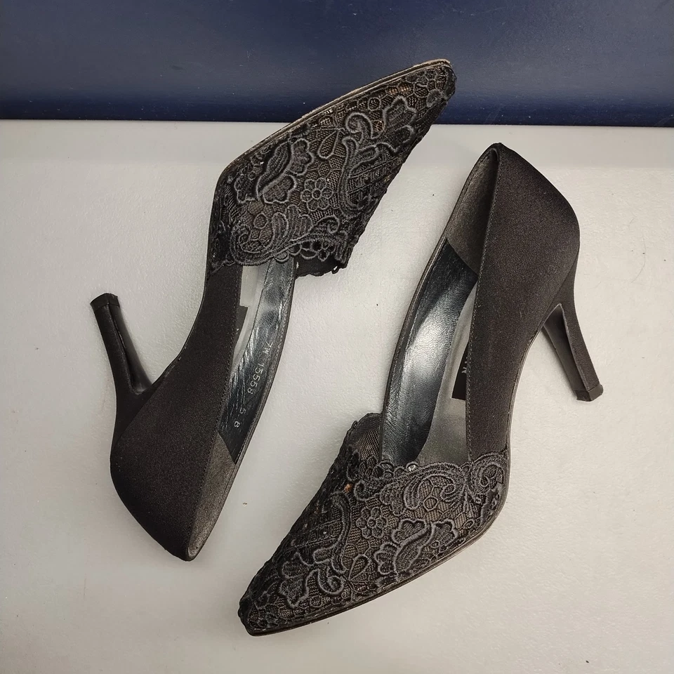 Tacones de salón vintage Stuart Weitzman para mujer talla 7W negros de encaje Chantilly sin cordones Foto 4 de 4