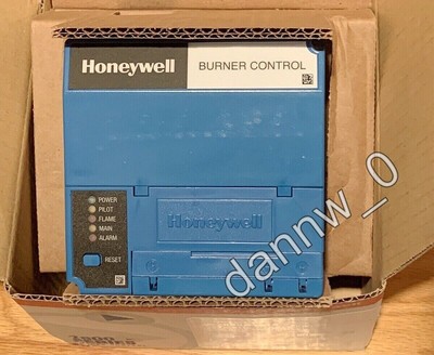 New in Box     RM7890A1015 Automatic Programming Burner Control #T3