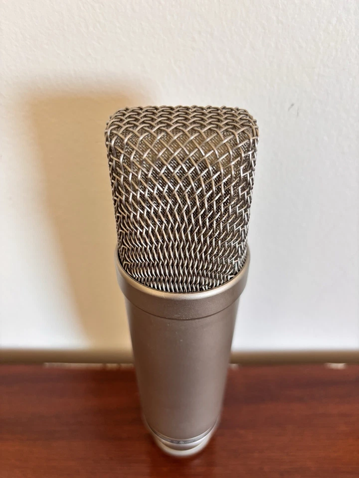 Micrófono condensador de estudio RODE NT 1-A incluye bolsa de almacenamiento y cable Foto 3 de 4