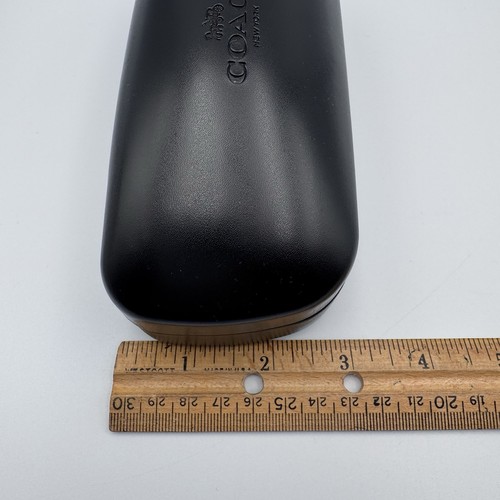 Estuche de microfibra COACH New York negro con caparazón de almeja dura para gafas de sol - Imagen 4 de 4