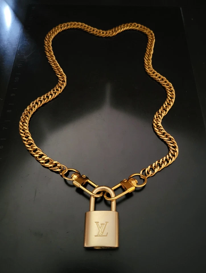 Auténtico Louis Vuitton Candado Cerradura Llave y Monet Cadena Collar Pulsera Foto 3 de 4