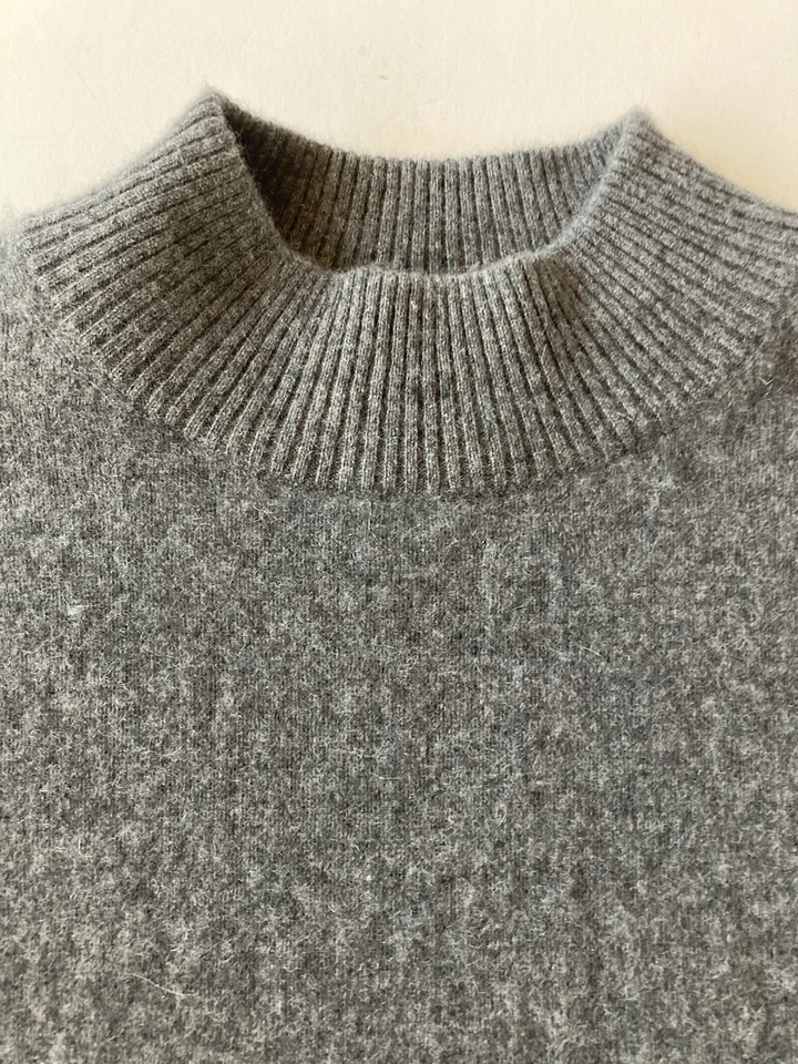 100% Cashmere Gray Pullover Sweater Womens L Mock Turtleneck INVESTMENTS FINE - Image 3 of 4