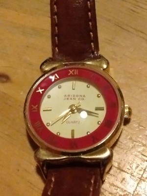 Montre Vintage Femme Arizona Jean Co - Boîtier Or Jaune 26mm, Cadran Rouge/blanc - Occasion