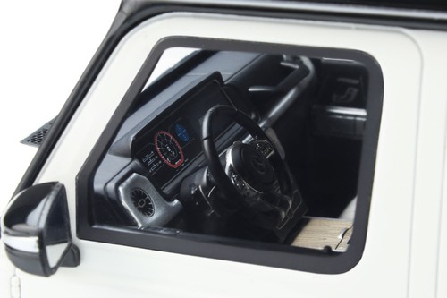 Mercedes-Benz G63 AMG G-Class W463 Front Bumper Polar White 2012 GT SPIRIT GT848 - Foto 6 di 11