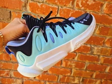 Size 9 - Under Armour Flow Breakthru 4 Start Of Season Pack W