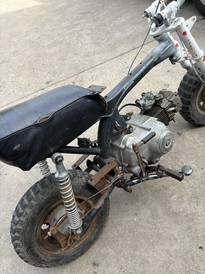 Motocicleta estilo mini moto Honda vintage Foto 4 de 4