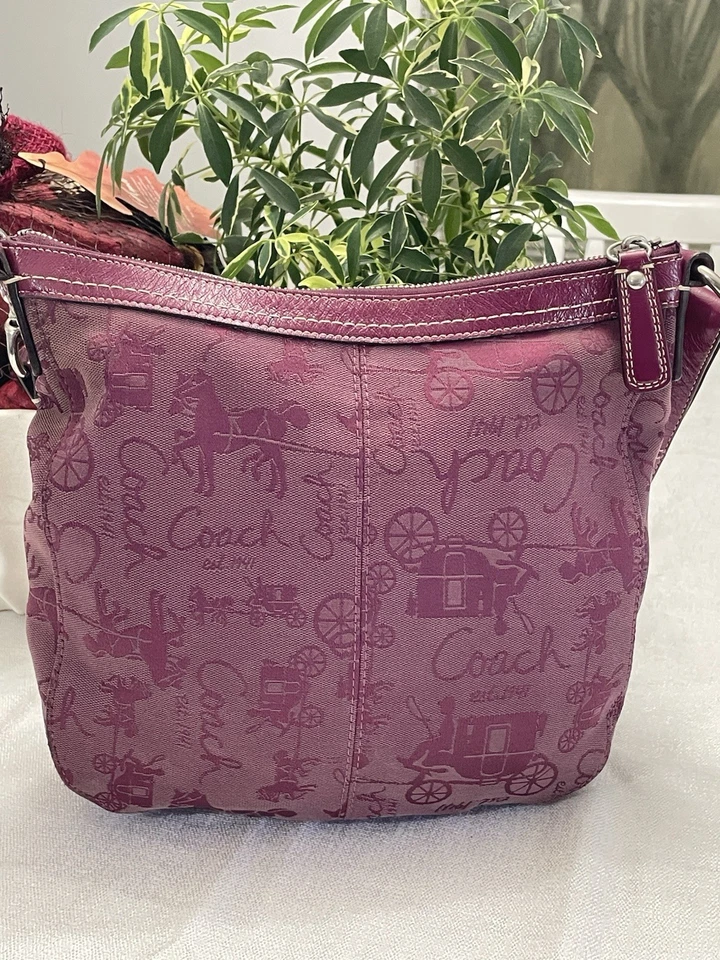 Bolso de Hombro COACH Chelsea Vintage Caballo y Carruaje Púrpura Foto 2 de 4
