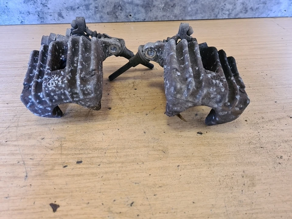 Volkswagen Polo 6C MK5 2017 1,2 TSI 5 puertas pinza de freno trasera izquierda derecha par Foto 4 de 4