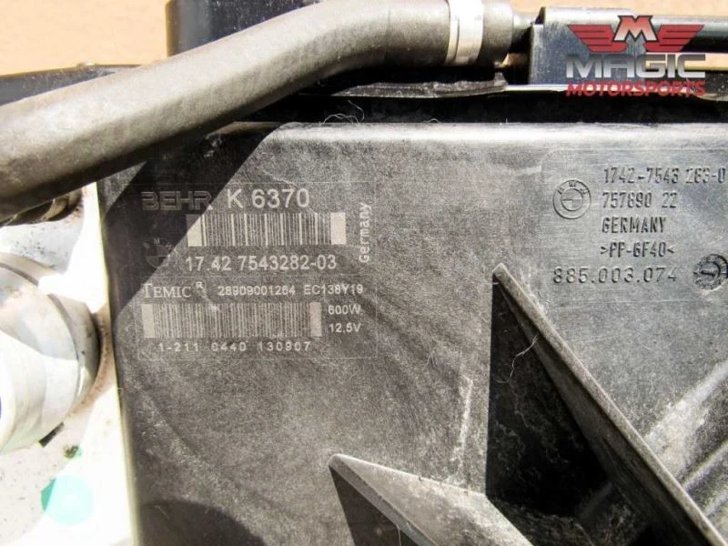 04-10 BMW E60 E61 525 528 530 Conjunto de ventilador de radiador de refrigeración del motor condensador de CA Foto 3 de 4