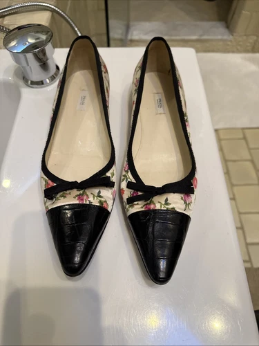 Chaussures plates Prada fleuries bout bonnet 39,5