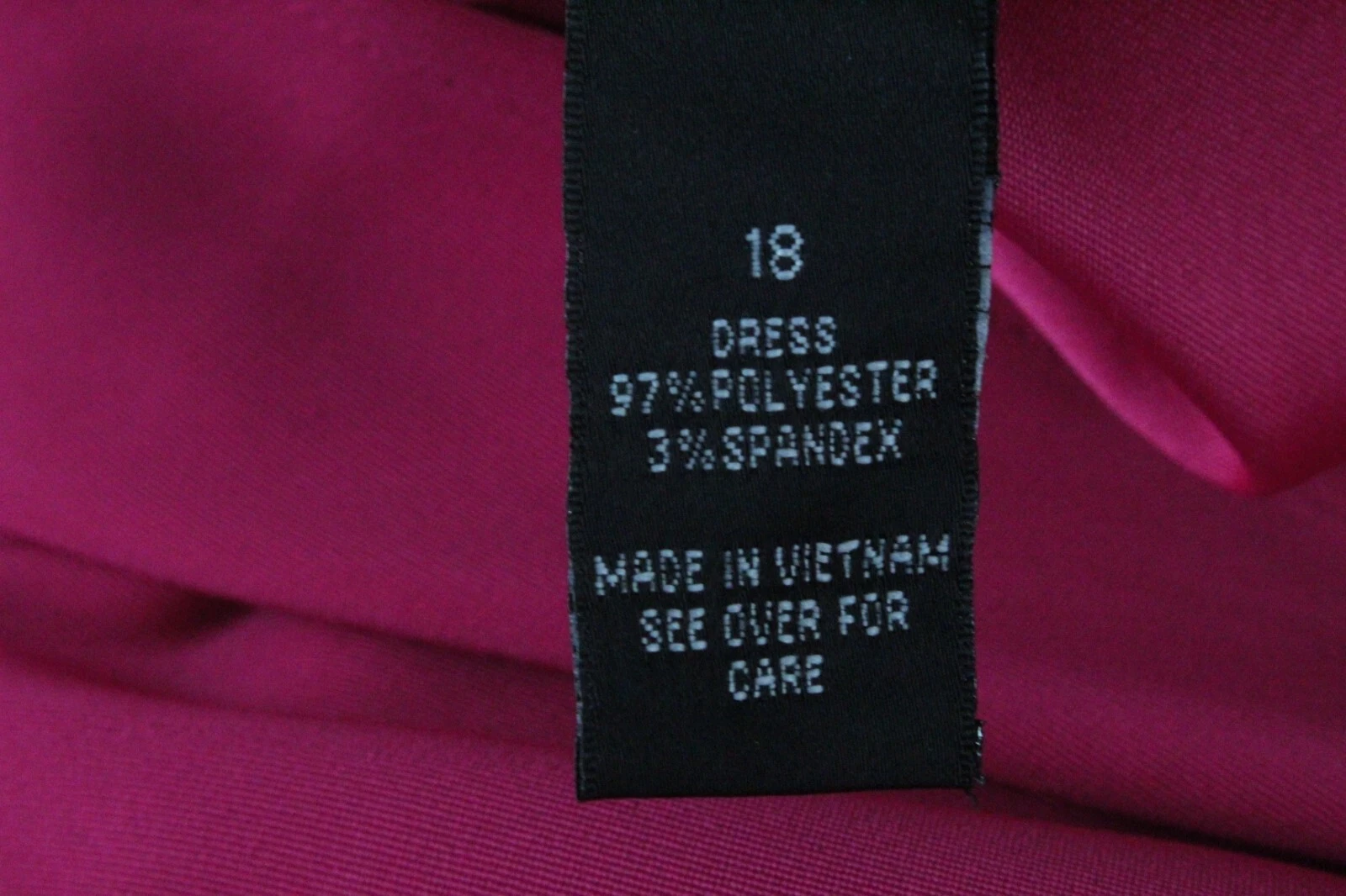 Abito senza maniche collo rotondo aderente e svasato Alyx taglia 18 fucsia