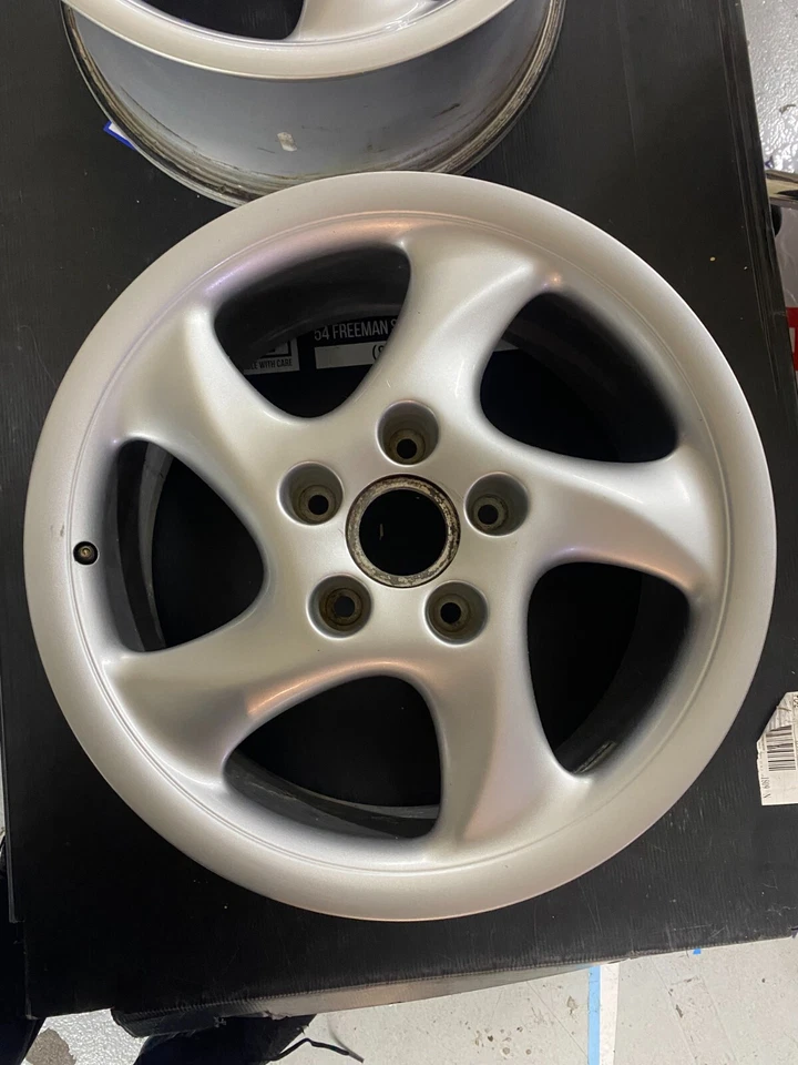 2000 Porsche 911 Carrera Rim Set (Great Condition) All 4 - Image 2 of 4