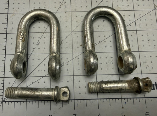 TWO D RING SHACKLES WITH SCREW PINS