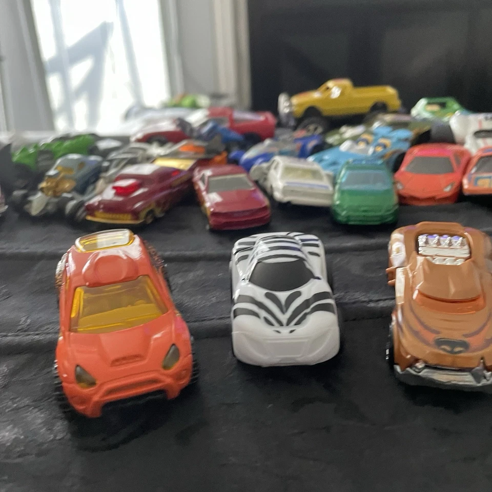 Hot Wheels 2011 Growler • 1:64 Diecast Car Orange RSC Toyota And Pull Back Zebra - Image 2 of 4