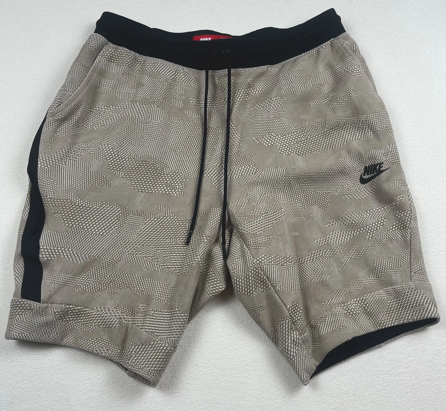 NIKE Tech Fleece Shorts Mens M Khaki Stucco Camo Printed Gym Slim Fit 832124-235
