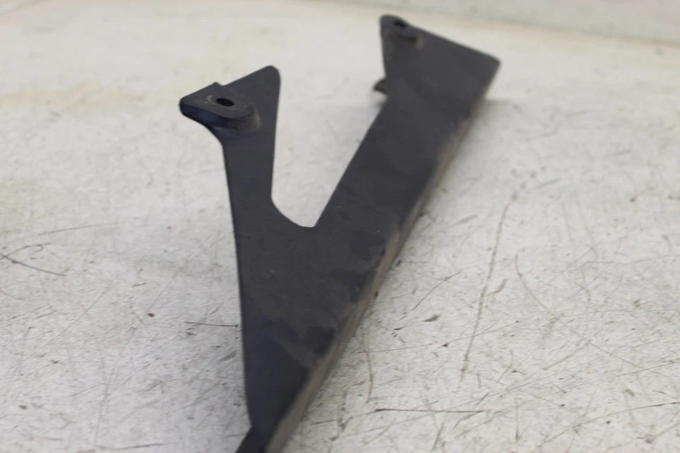 2008 KAWASAKI NINJA 250R 250 ЧЕРНЫЙ ОРИГИНАЛЬНЫЙ ЗАЩИТНЫЙ ЩИТОК ЦЕПИ ЗАДНЕГО ПРИВОДА B12D - Изображение 2 из 4