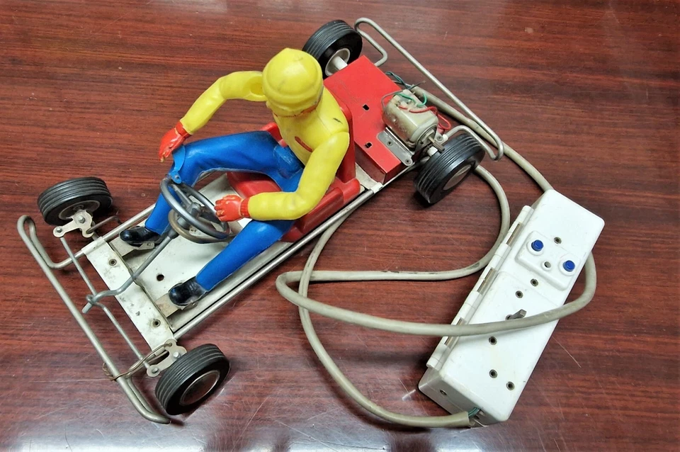 Lotto giocattoli di latta anni 60/70 - AMB Marchesini Bologna e altre marche - Immagine 3 di 4