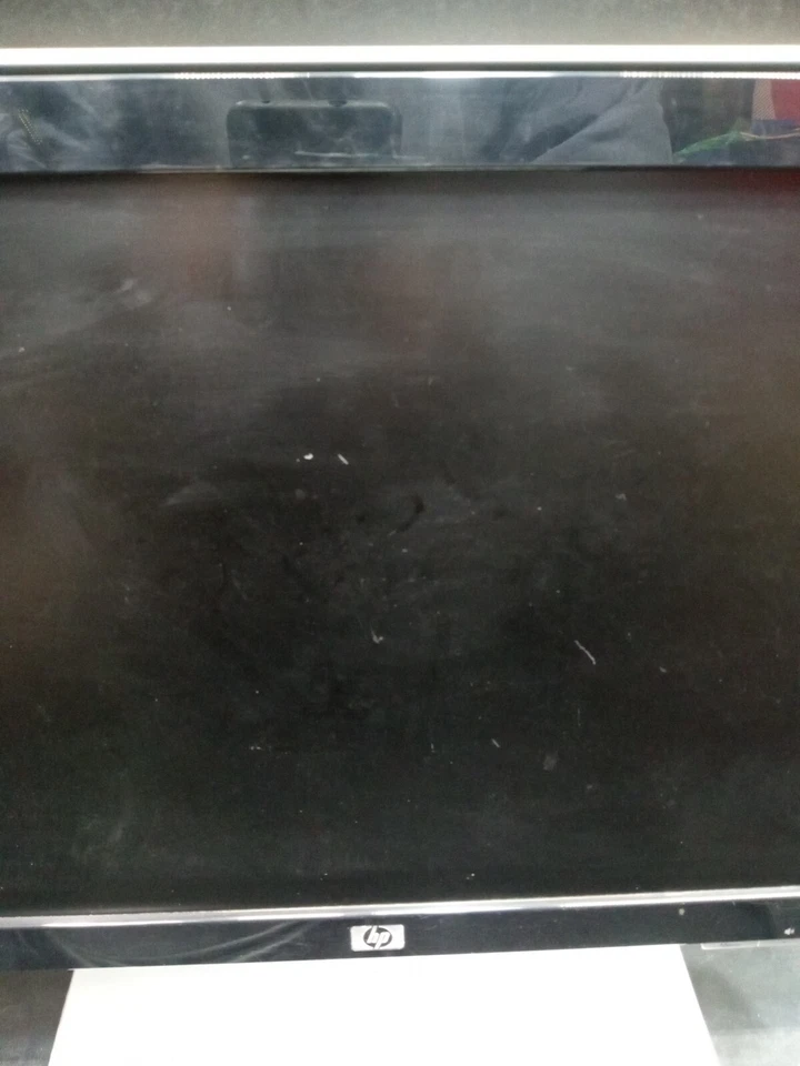 HP W1858 18.5-inch 1366 x 768 D-Sub, DVI-D Built-in Speakers LCD Monitor & Cords - Image 4 of 4