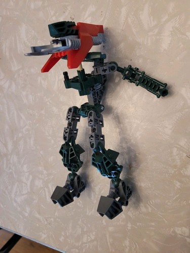 LEGO Bionicle 8616 Green Metru Nui - INCOMPLETE FOR PARTS - Picture 2 of 9