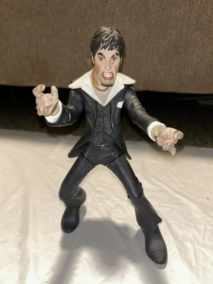 "Figura Mezco Scarface 2004 10"" The Enforcer traje negro" Foto 2 de 4