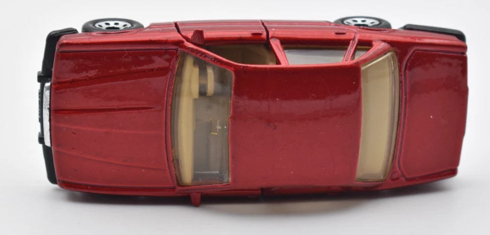 Matchbox Superfast Jaguar XJ 6 red. black metal base plate. Made in Macau - Image 3 of 4