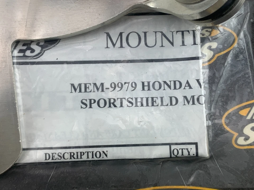 Kit de montaje de parabrisas deportivo Memphis Shades MEM9979 para Honda VTX1300C Foto 4 de 4