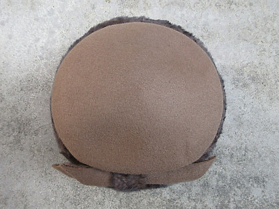 VINTAGE COLLECTIBLE BROWN SCHIAPARELLI FAUX FUR FELT PILLBOX  display picture 1