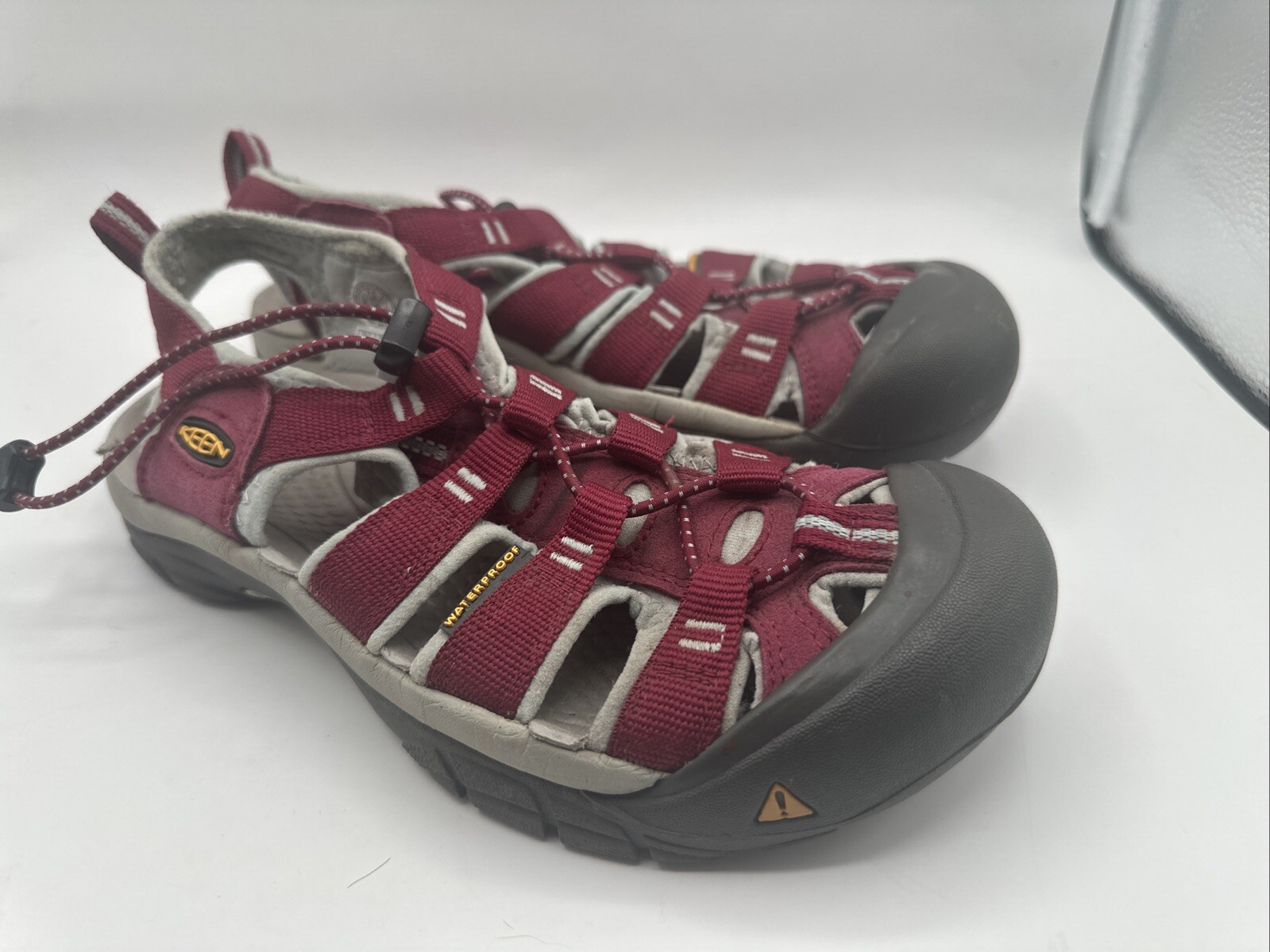 SANDALI Keen donna Newport taglia 7 5M impermeabili sportivi sportivi rossi usati in ottime condizioni