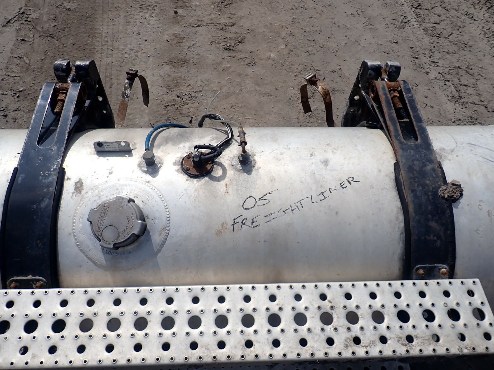 Freightliner 2005 Diesel Truck 100 Gallon Fuel Tank with Steps EQUIFLO