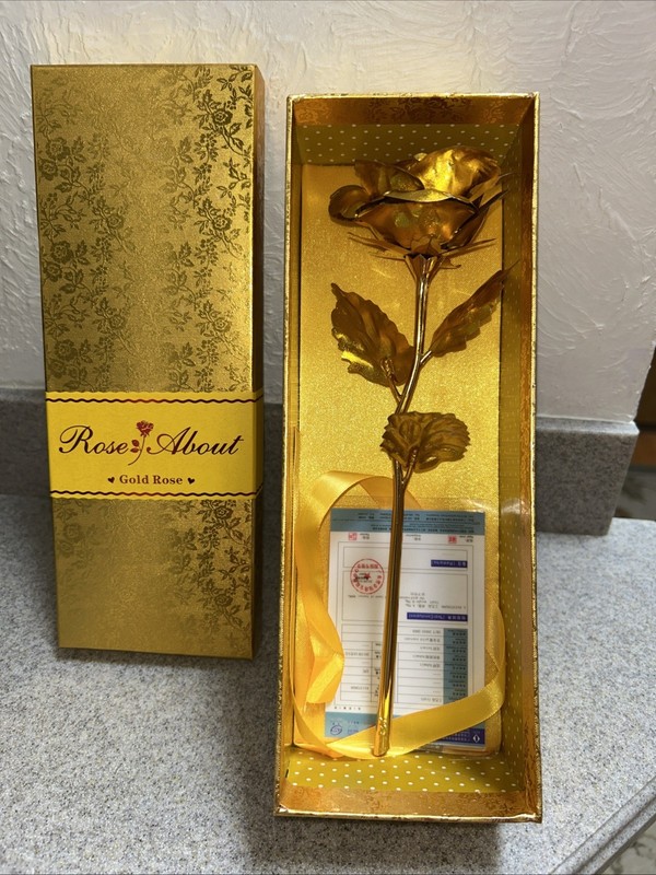Rose About Gold Rose 24k Dipped Has Authentication Card 