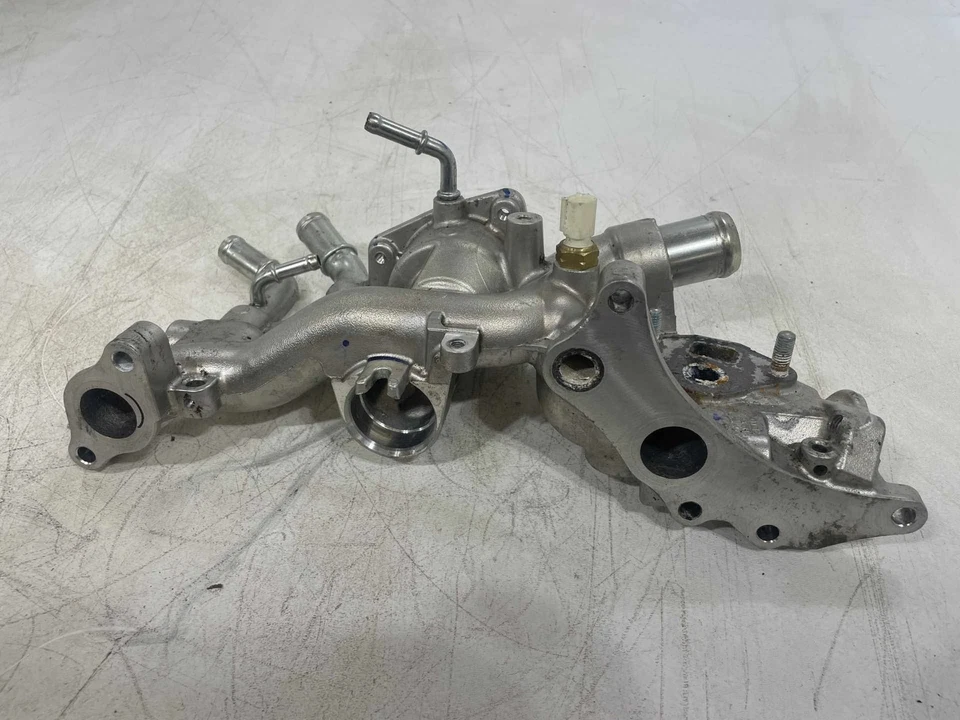 Se adapta a 2022 2023 2024 ACURA MDX 3,5 L Termostato Salida Carcasa 19410‐61A‐A00 OEM Foto 2 de 4