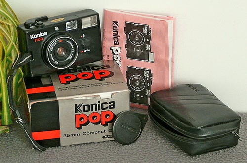 ALTE ANALOGE KOMPAKTKAMERA VINTAGE KONICA POP 35mm + BOX ANLEITUNG