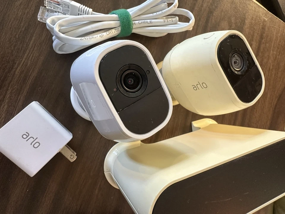 二手 Arlo VMB4500 智能集线器和 2 PRO 2 摄像头 — 第 3/4 张图片
