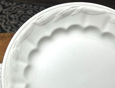 WHITE WHEAT Set of 2 Dinner Plates 9.75'' Weatherby Royal Crownford England