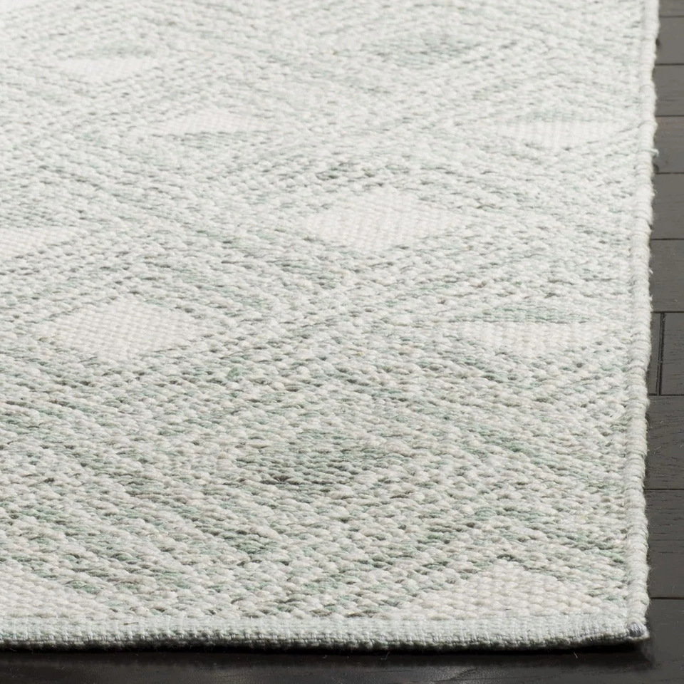 SAFAVIEH Montauk 3' x 5' (Rectangular), Light Green/Ivory - Image 4 of 4