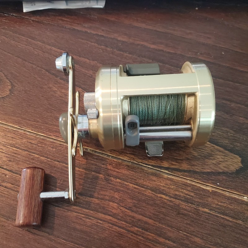 Shimano Calcutta 400  Reel, unused after being Serviced, RH Great Condition