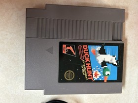 ORIGINAL NINTENDO ZAPPER GUN AND DUCK HUNT, TESTED WORKING