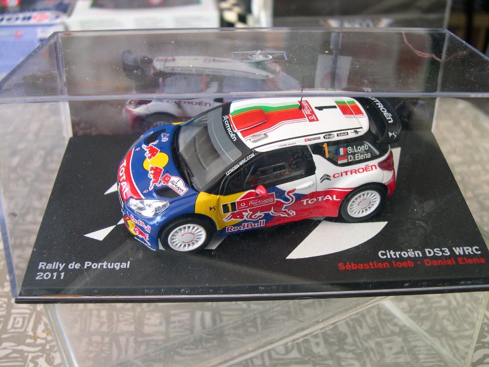 Foto 1 di 8