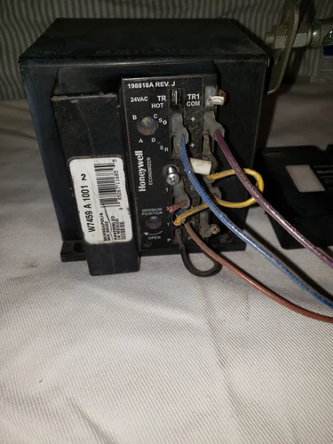 Honeywell M7415A1006 Damper Actuator Economizer Modulating Control 24V