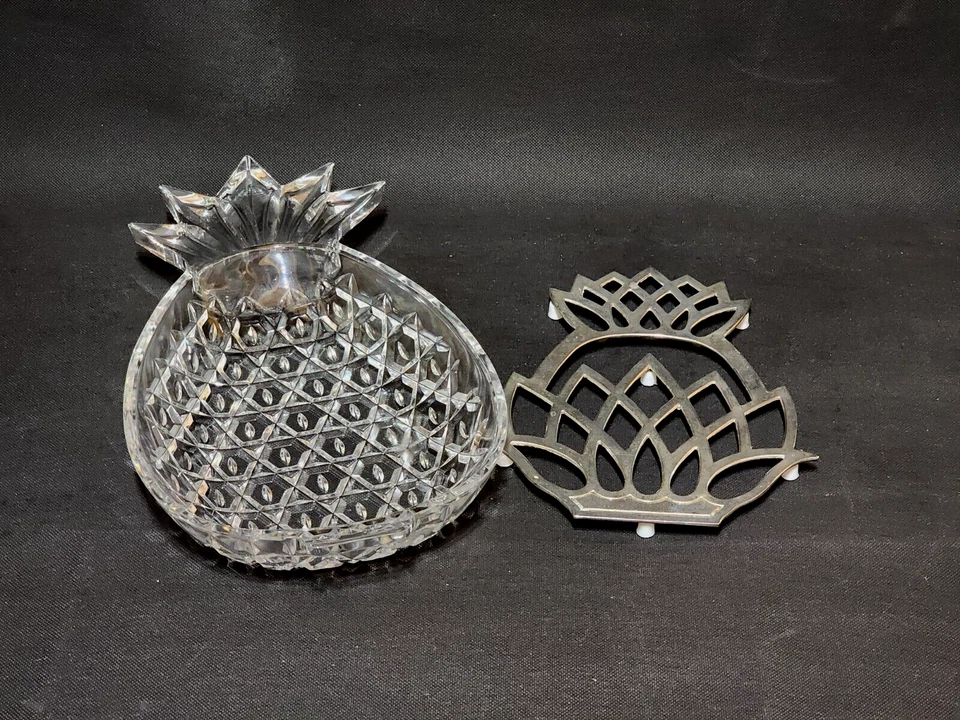 Shannon By GODINGER Pineapple Hospitality Serving Dish Bowl With MATCHED Trivet - Image 2 of 4