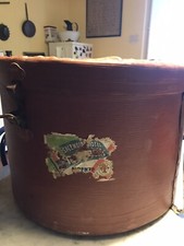 antica e graziosa cappelliera rossa in fibra vulcanizzata D&M Toscana primi 900