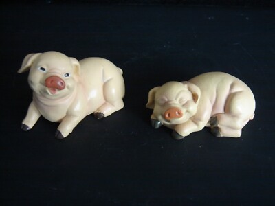 Summit Swine Pig Resin Figurines Lot of 2 Pcs 2007  Both Animals are Laying Down