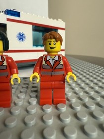 Lego City Ambulance & Garbage Truck (4431) (4432) - 2012 Retired Authentic Rare