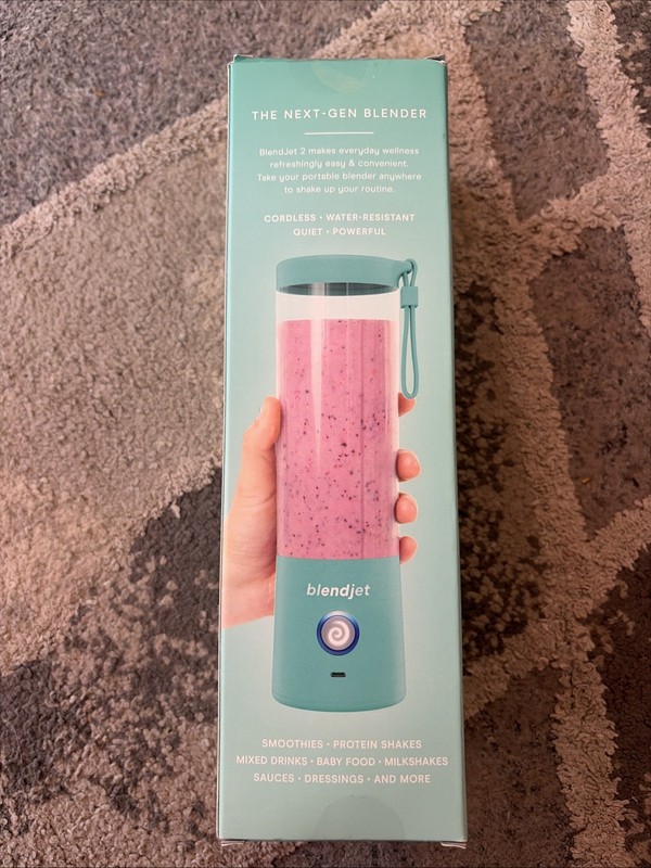 BlendJet Original Portable Handheld Blender 20 oz Blue Smoothie Maker brand New